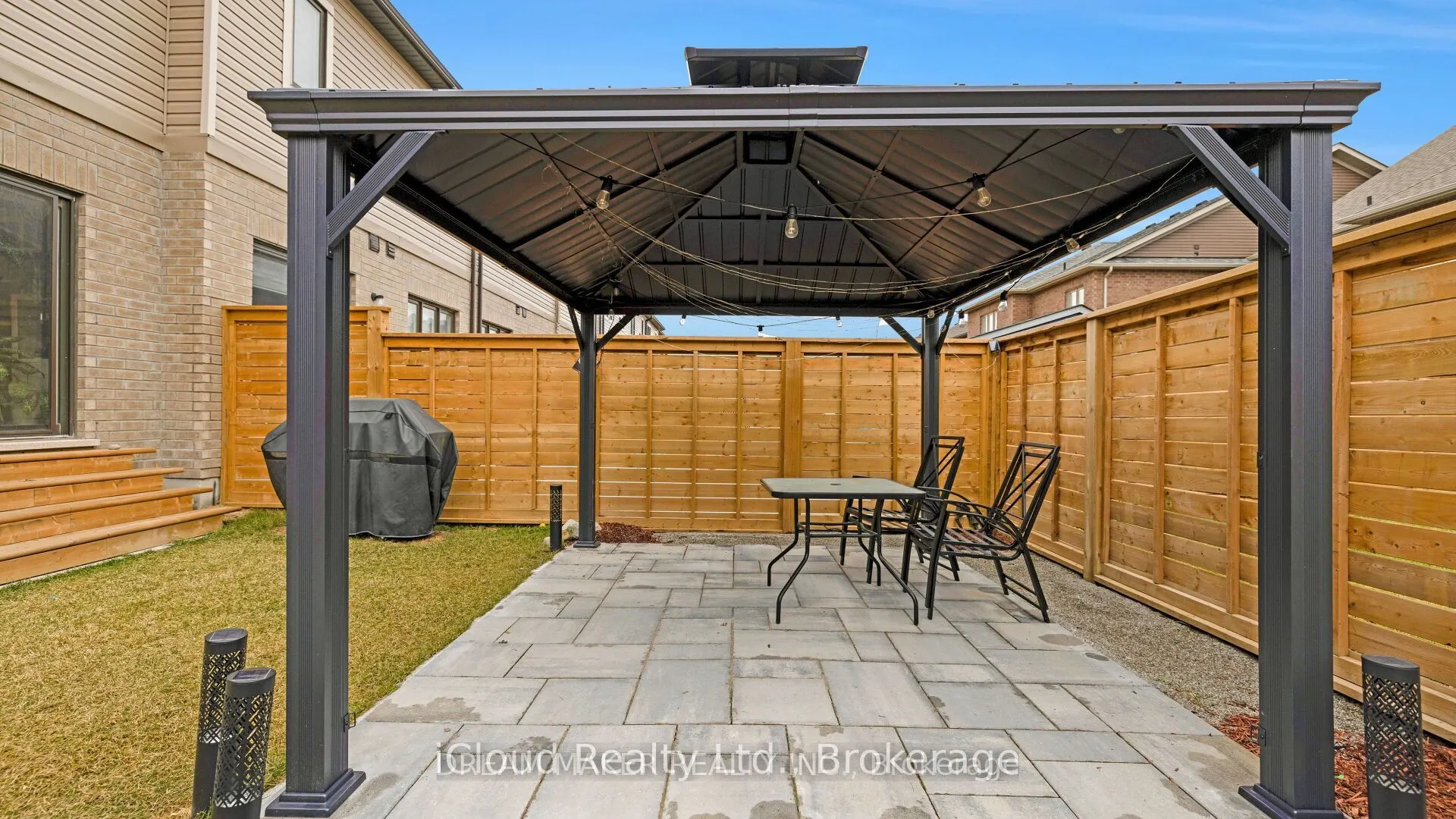 73 Lorne Thomas Place