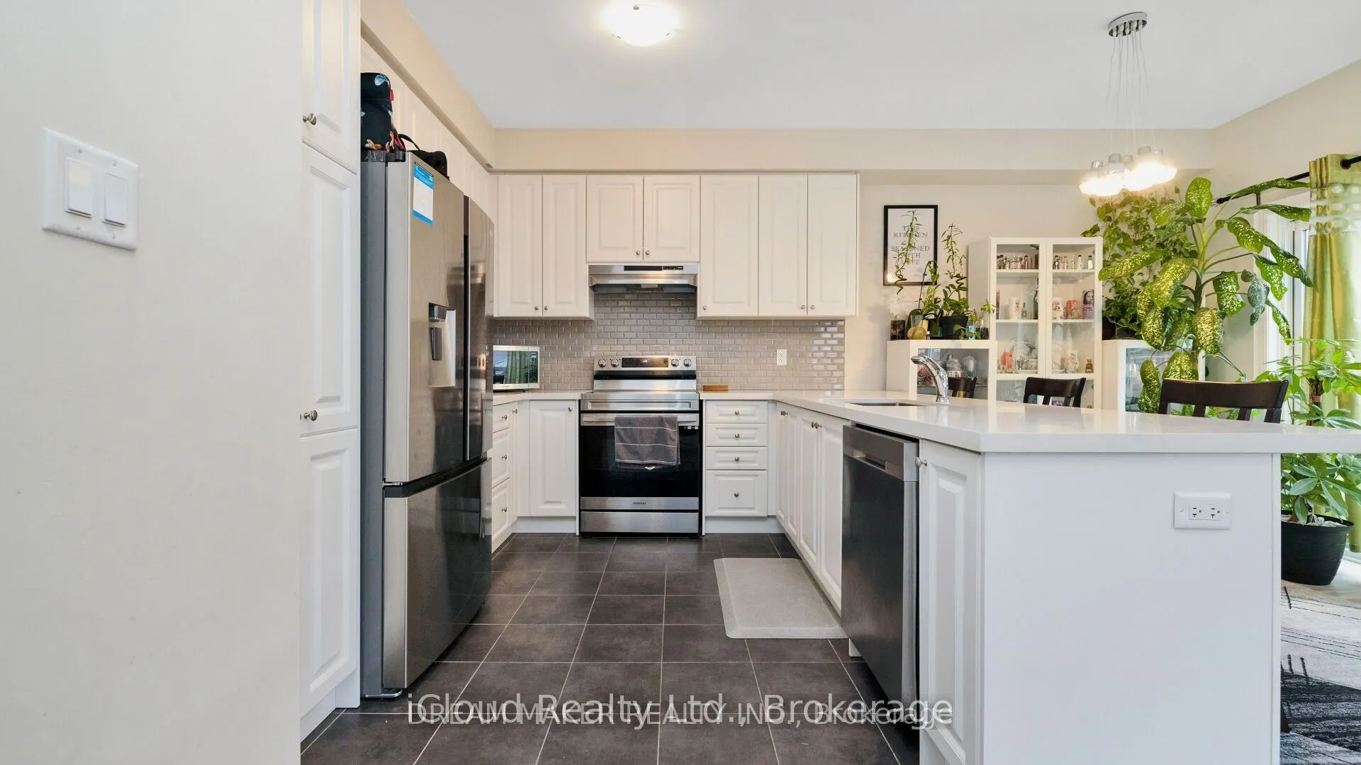 73 Lorne Thomas Place