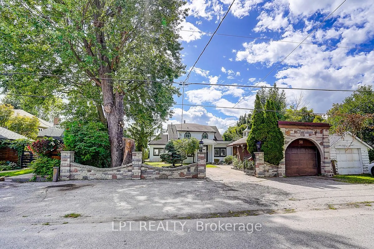 38 Metropolitan Crescent