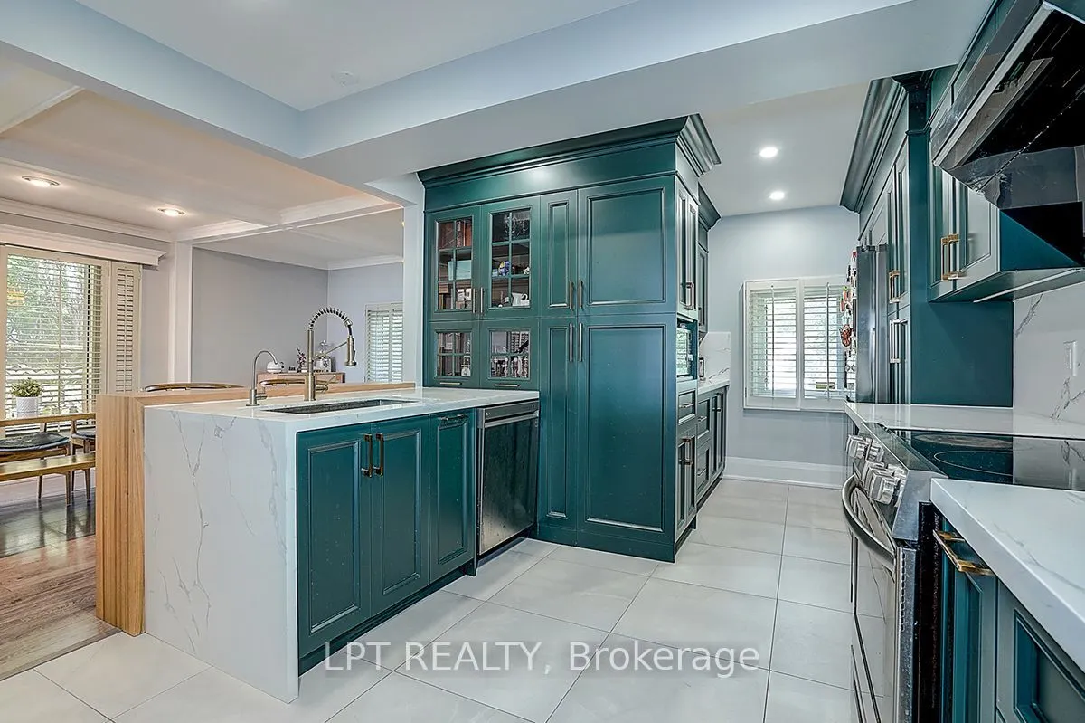 38 Metropolitan Crescent