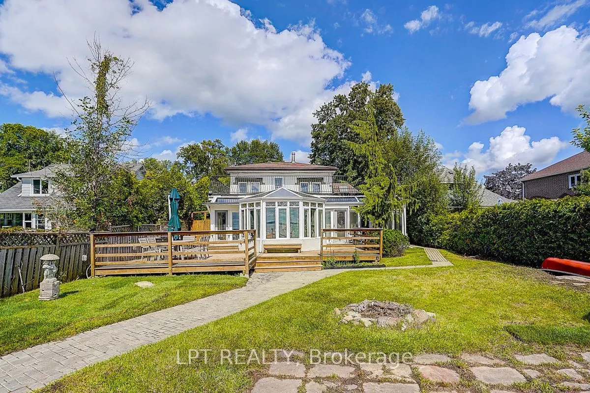 38 Metropolitan Crescent