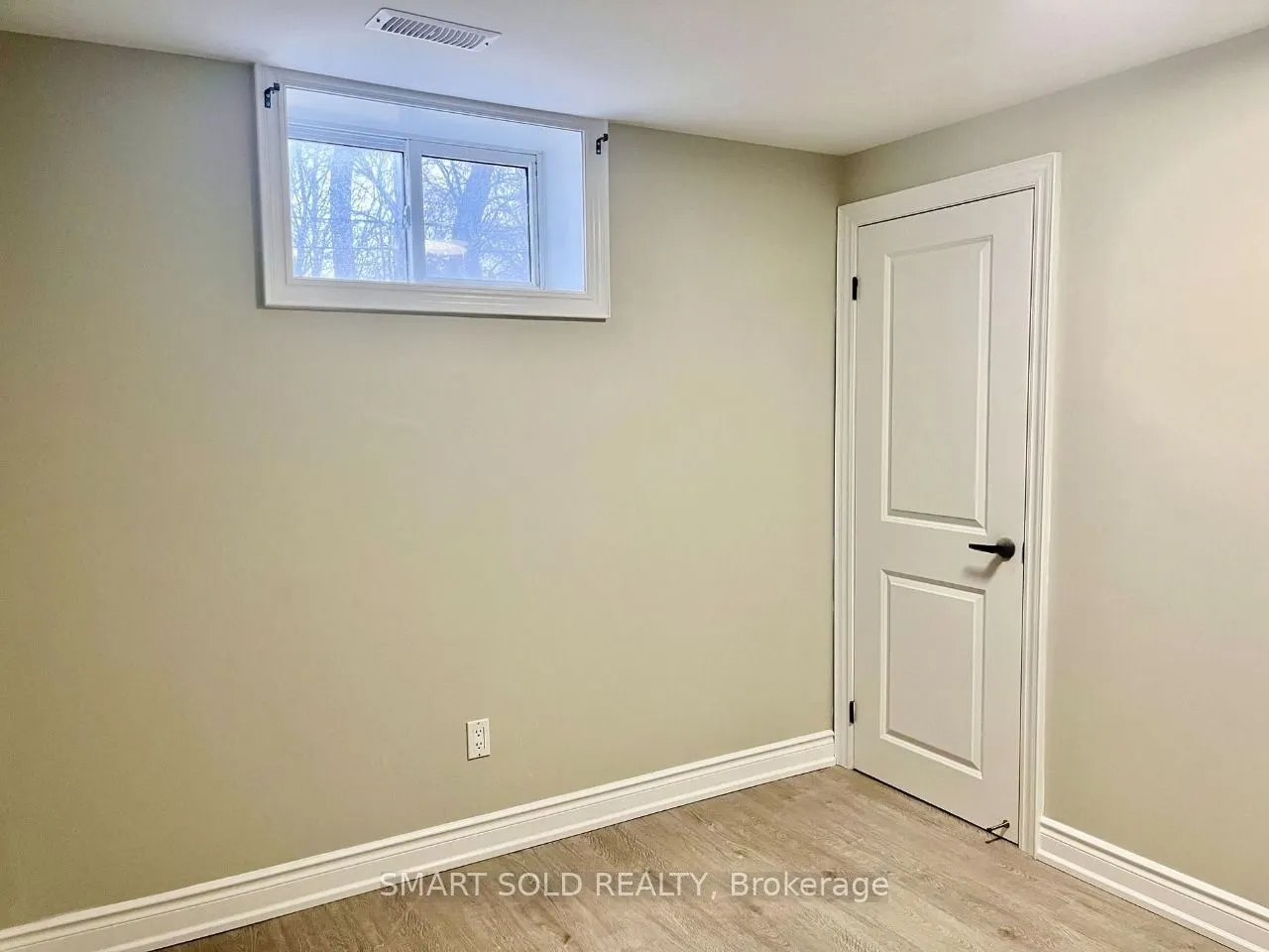 228 Silverbirch Drive #Lower