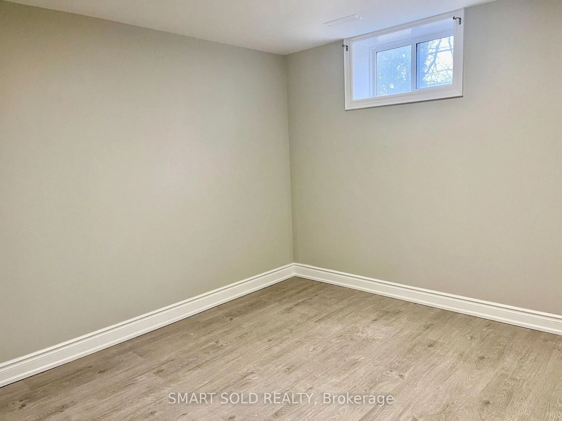 228 Silverbirch Drive #Lower