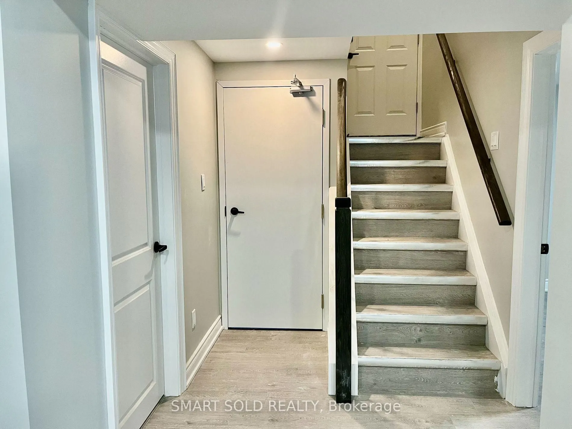 228 Silverbirch Drive #Lower