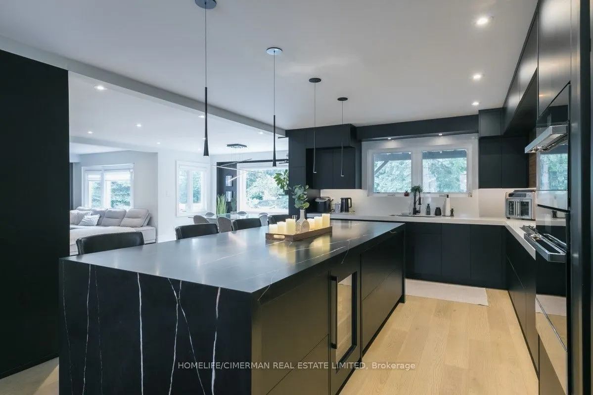 365 Kennedy Street W