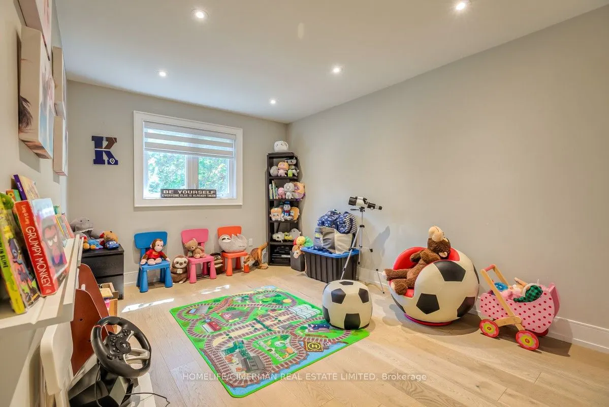 365 Kennedy Street W