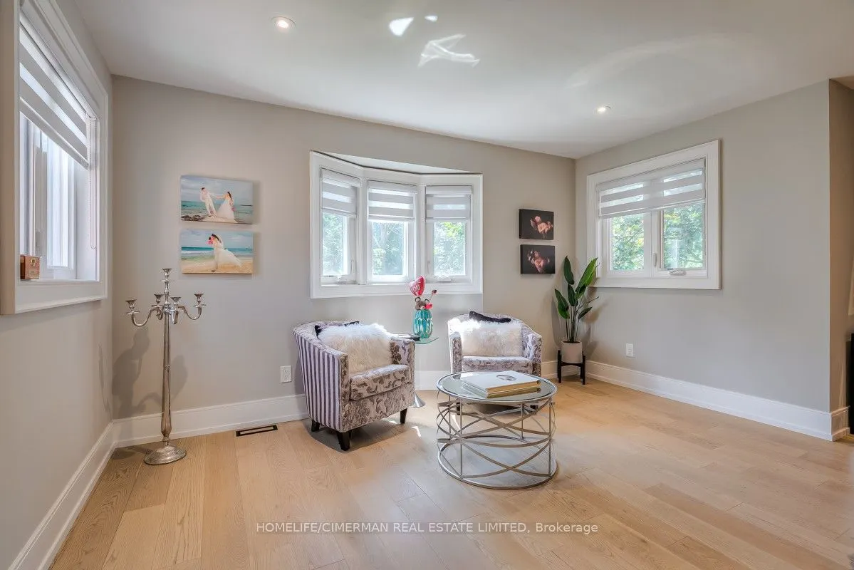 365 Kennedy Street W