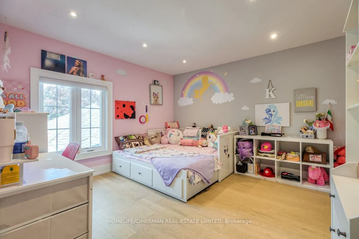 365 Kennedy Street W