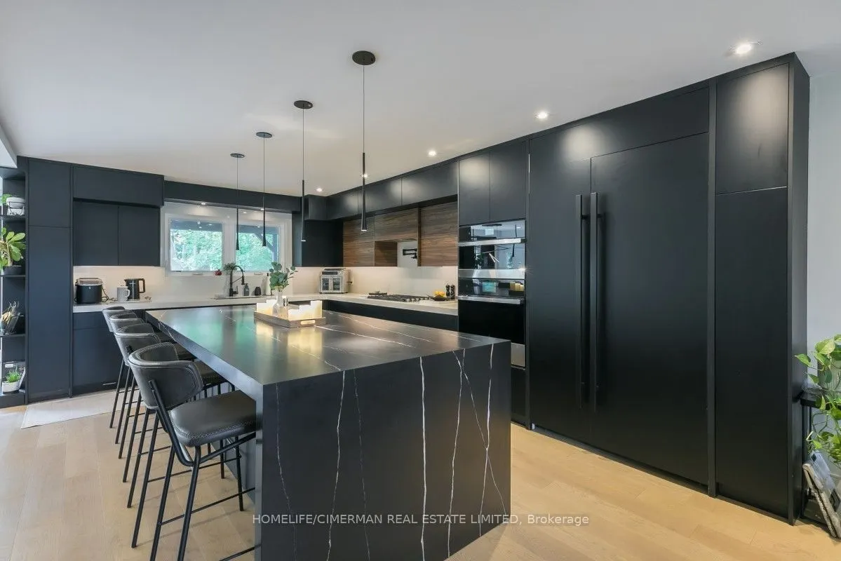 365 Kennedy Street W