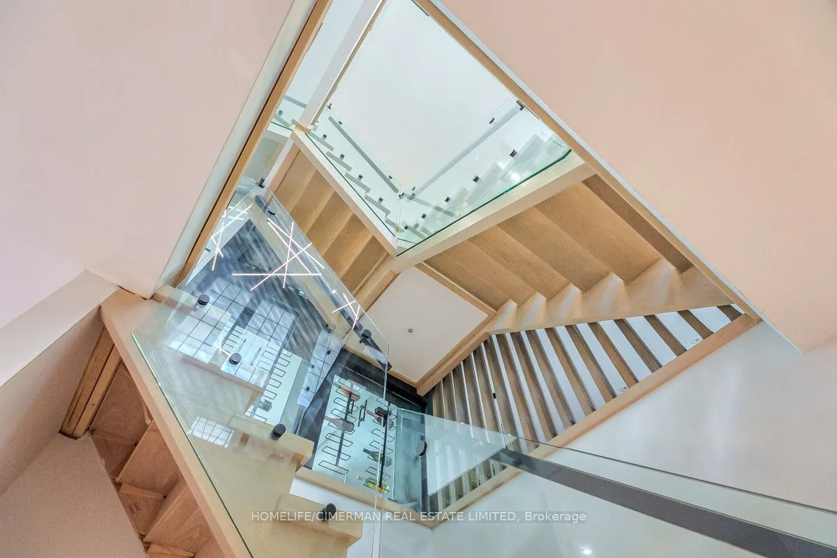 365 Kennedy Street W