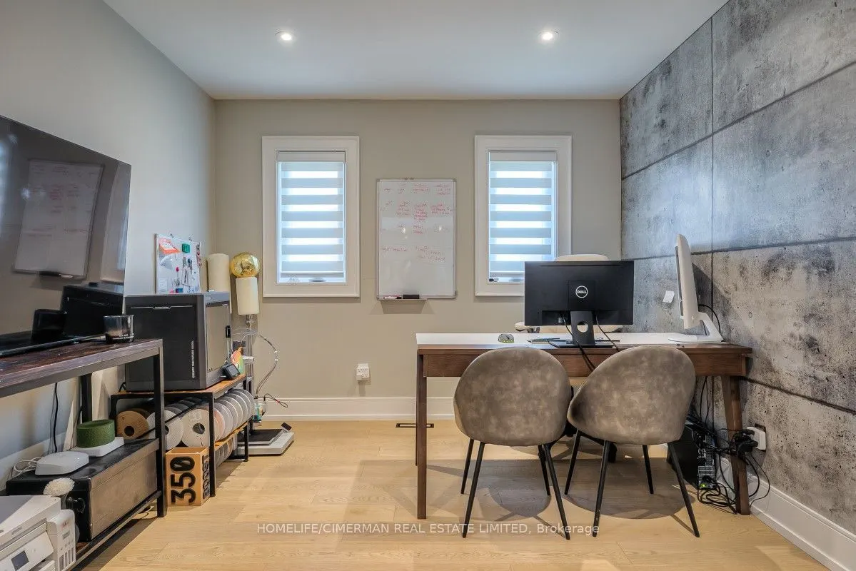 365 Kennedy Street W