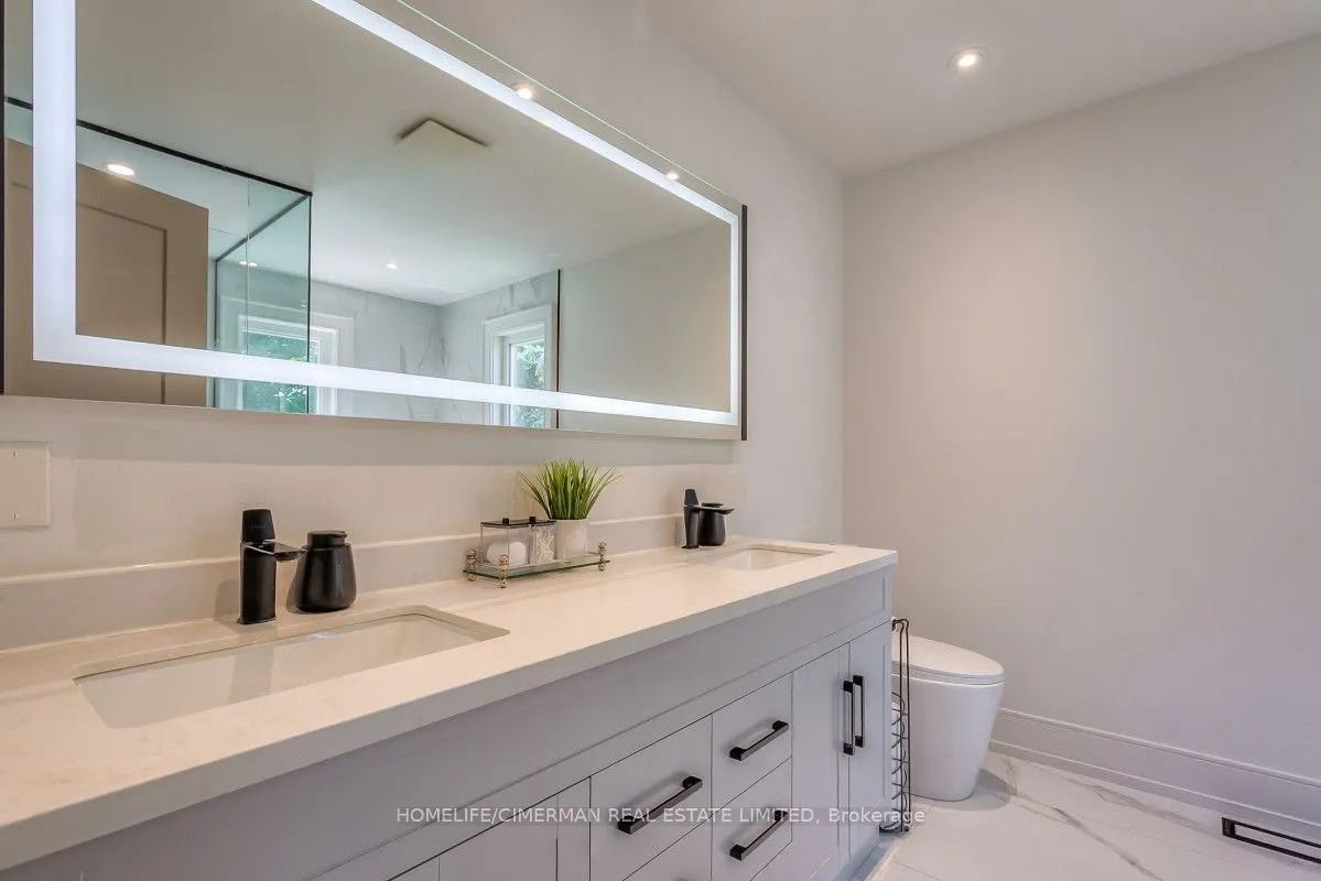 365 Kennedy Street W