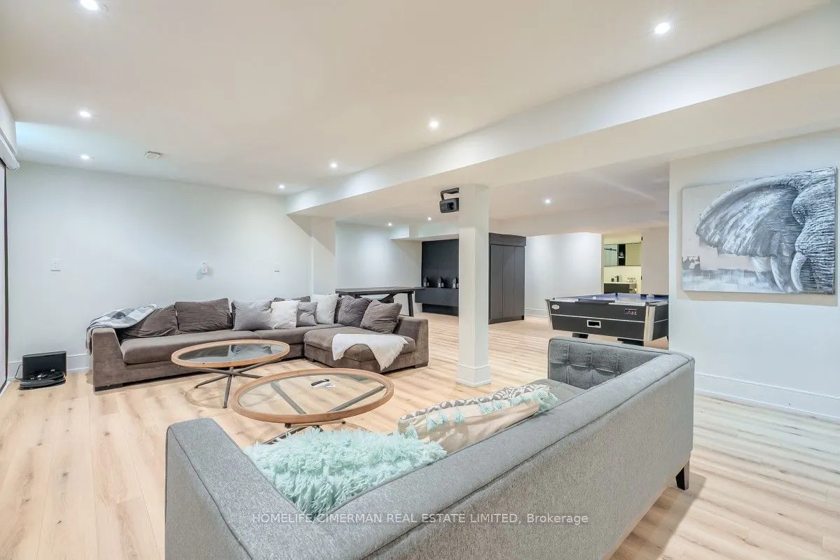 365 Kennedy Street W