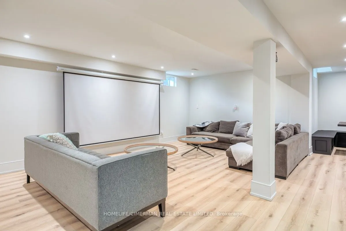 365 Kennedy Street W