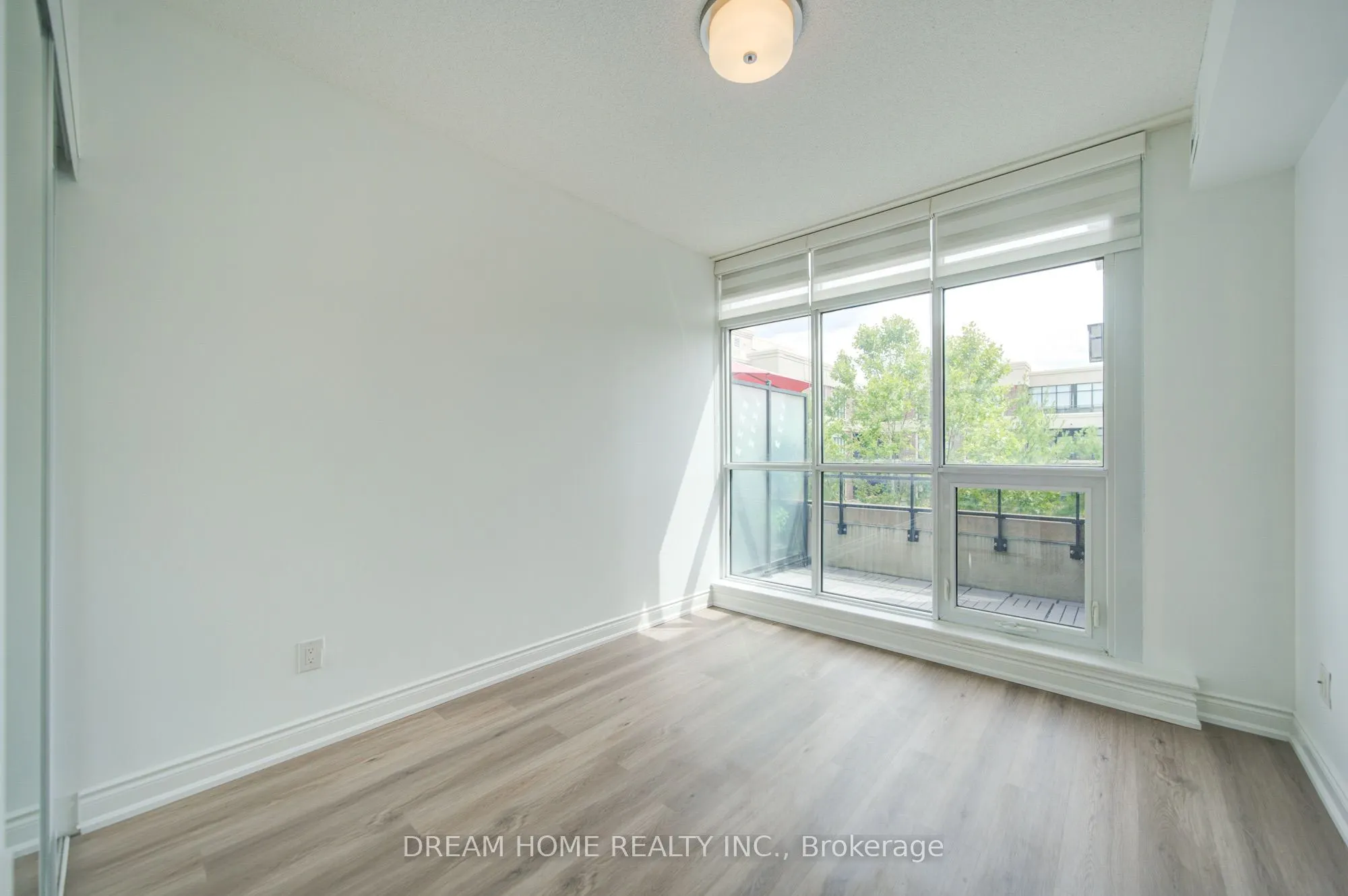 2396 Major Mackenzie Drive #322