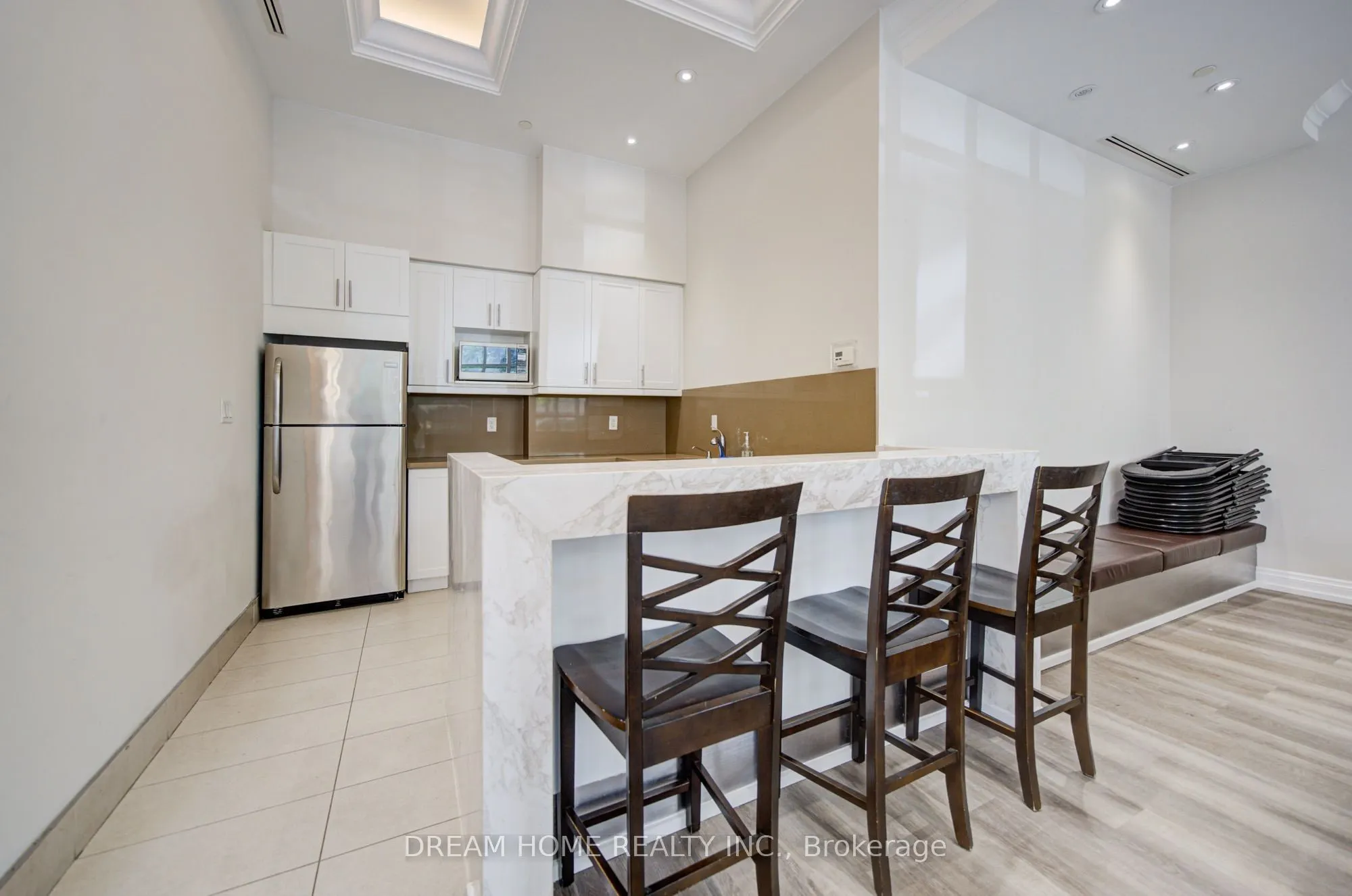 2396 Major Mackenzie Drive #322