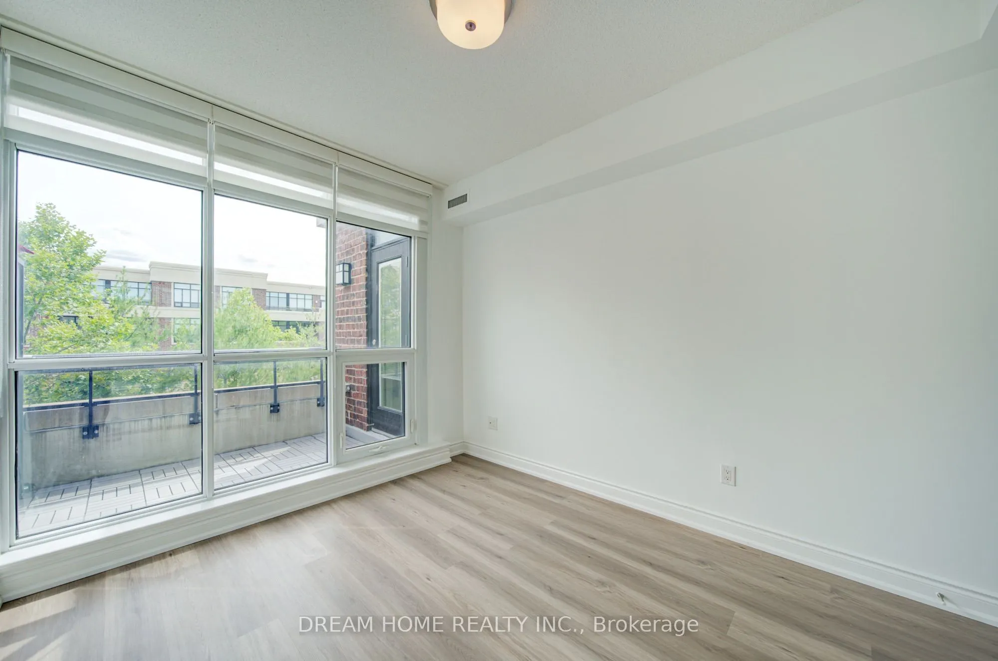 2396 Major Mackenzie Drive #322