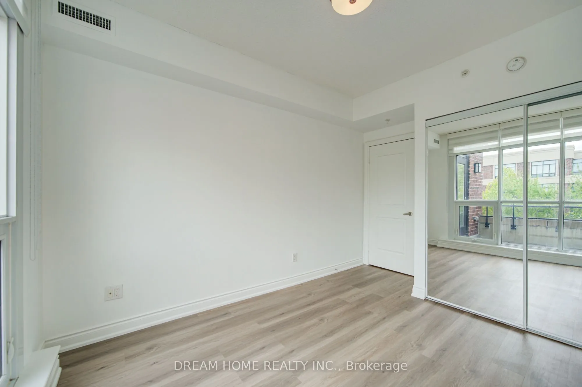 2396 Major Mackenzie Drive #322