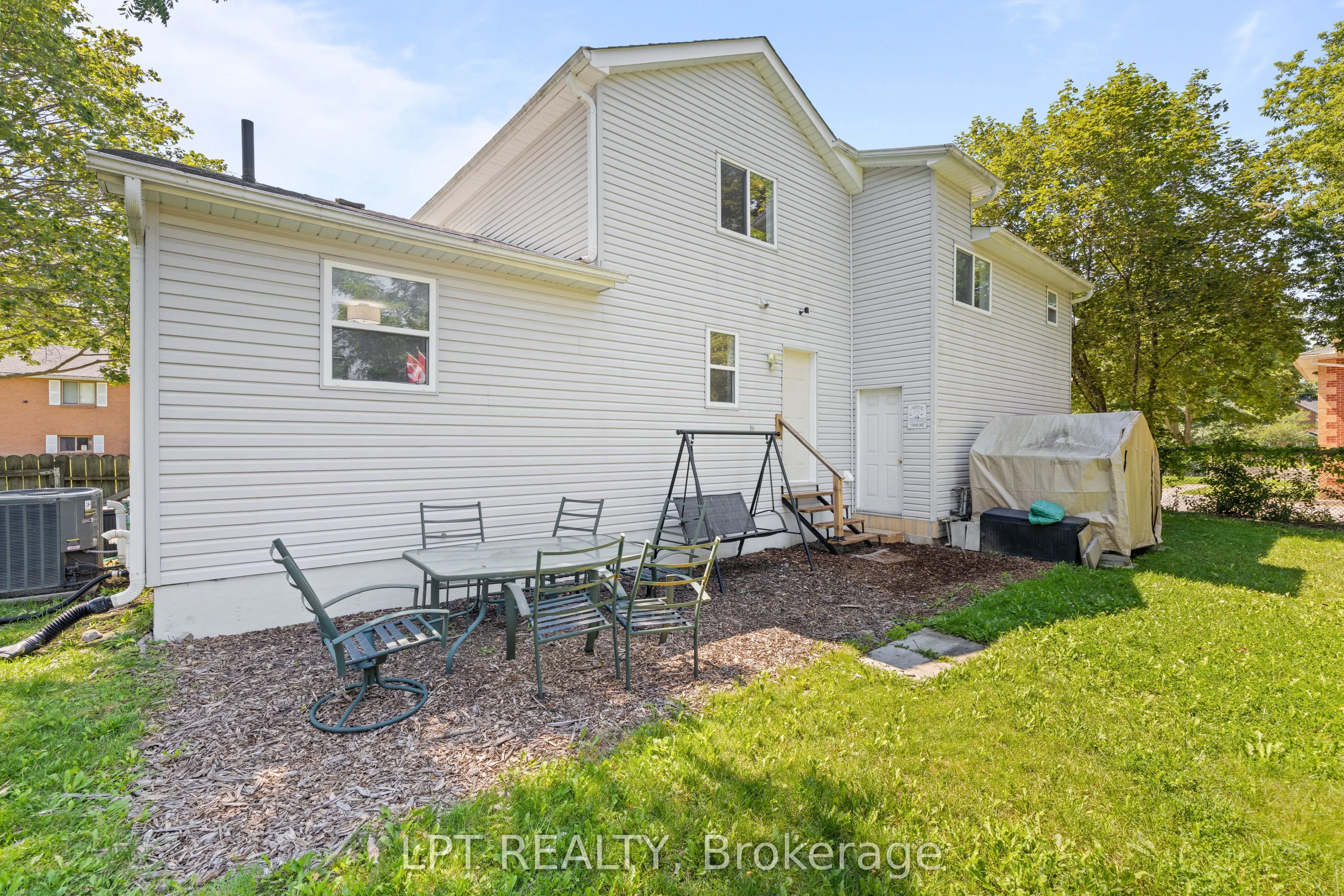 77 Munro St West Street W
