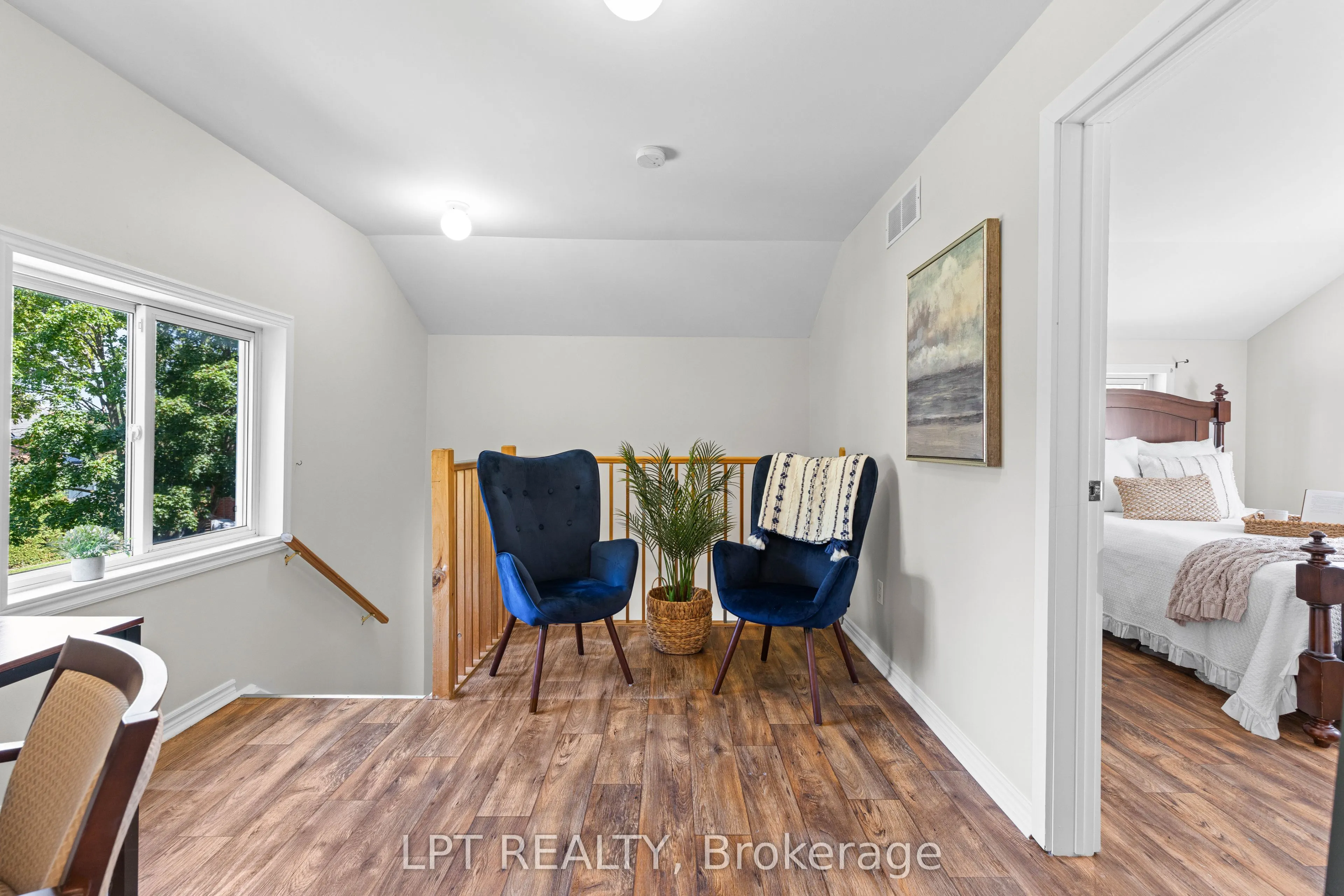 77 Munro St West Street W