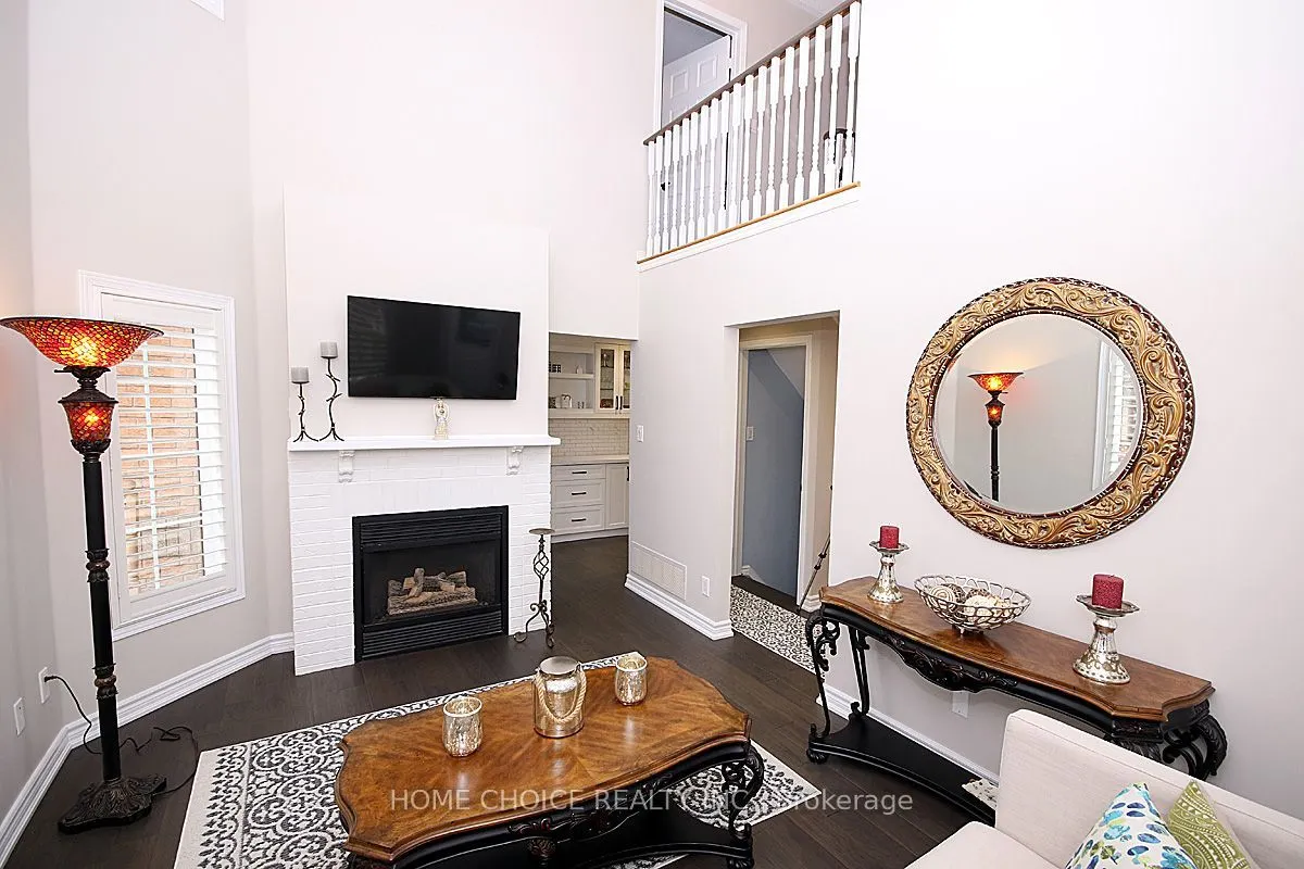 155 Hollandview Trail