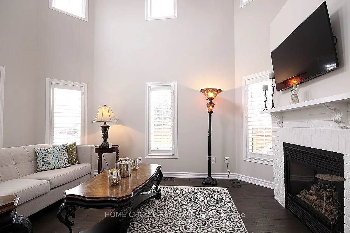 155 Hollandview Trail