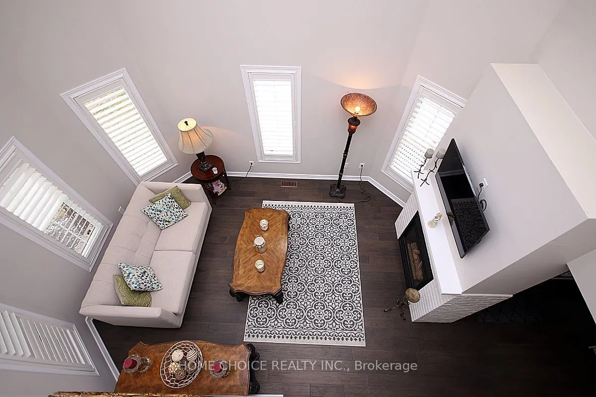 155 Hollandview Trail