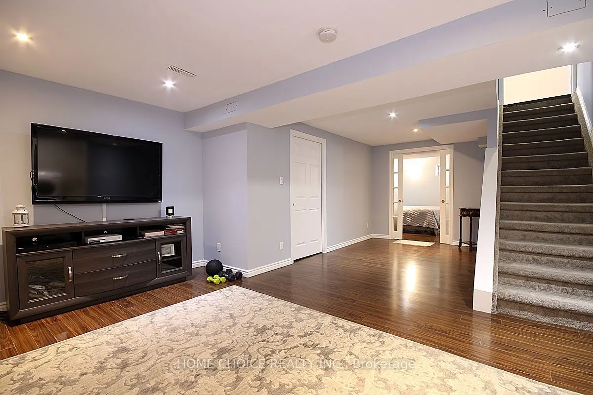 155 Hollandview Trail