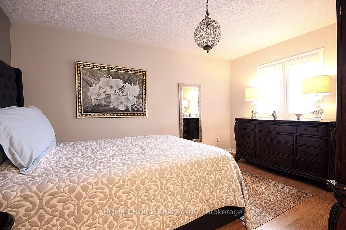 155 Hollandview Trail