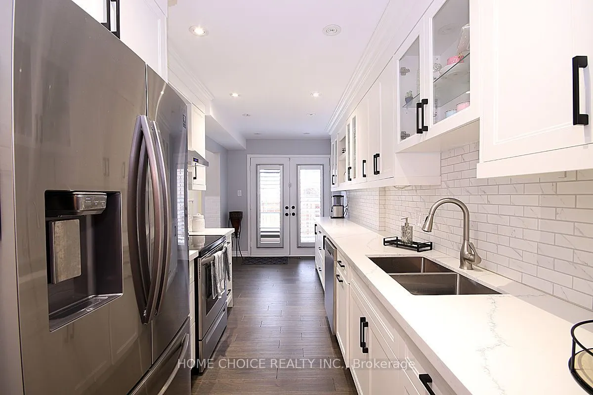 155 Hollandview Trail