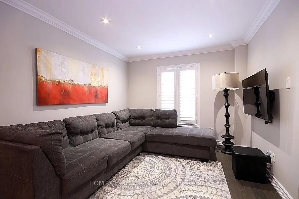 155 Hollandview Trail