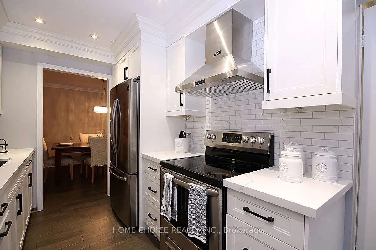 155 Hollandview Trail