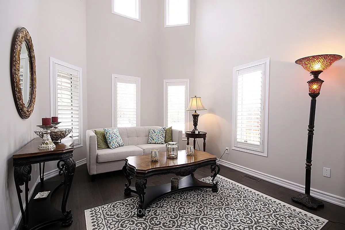 155 Hollandview Trail
