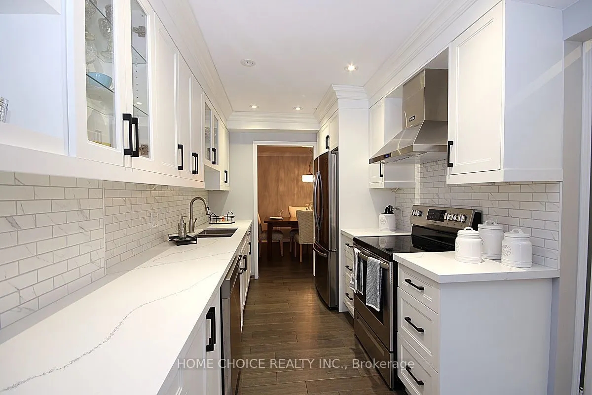 155 Hollandview Trail