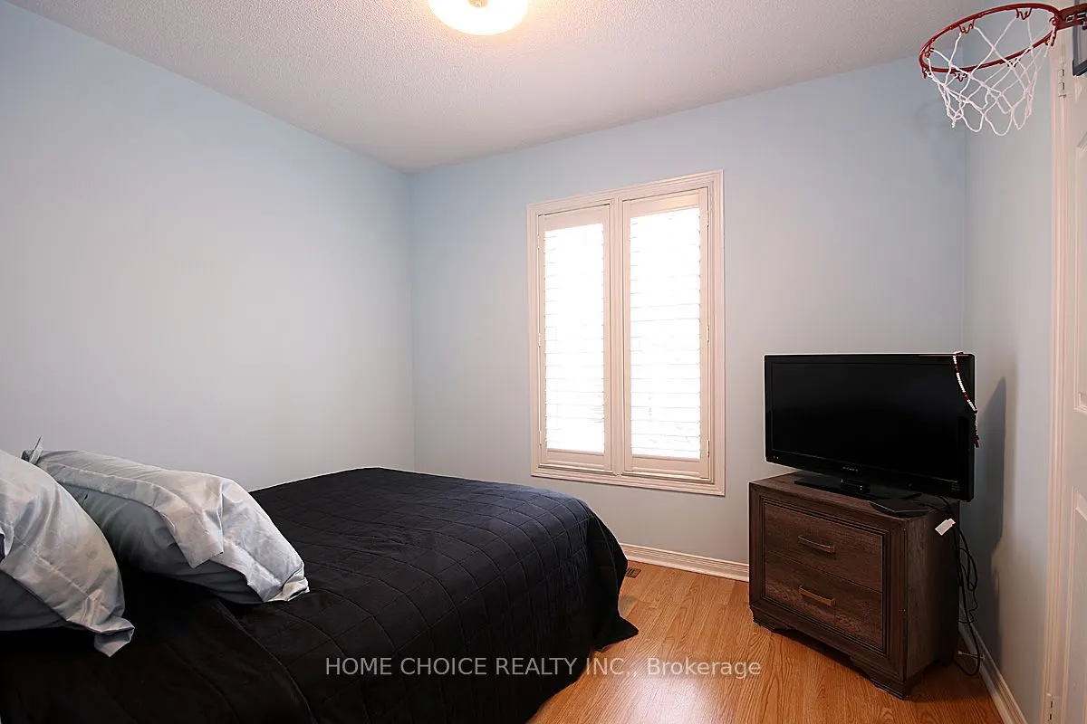 155 Hollandview Trail
