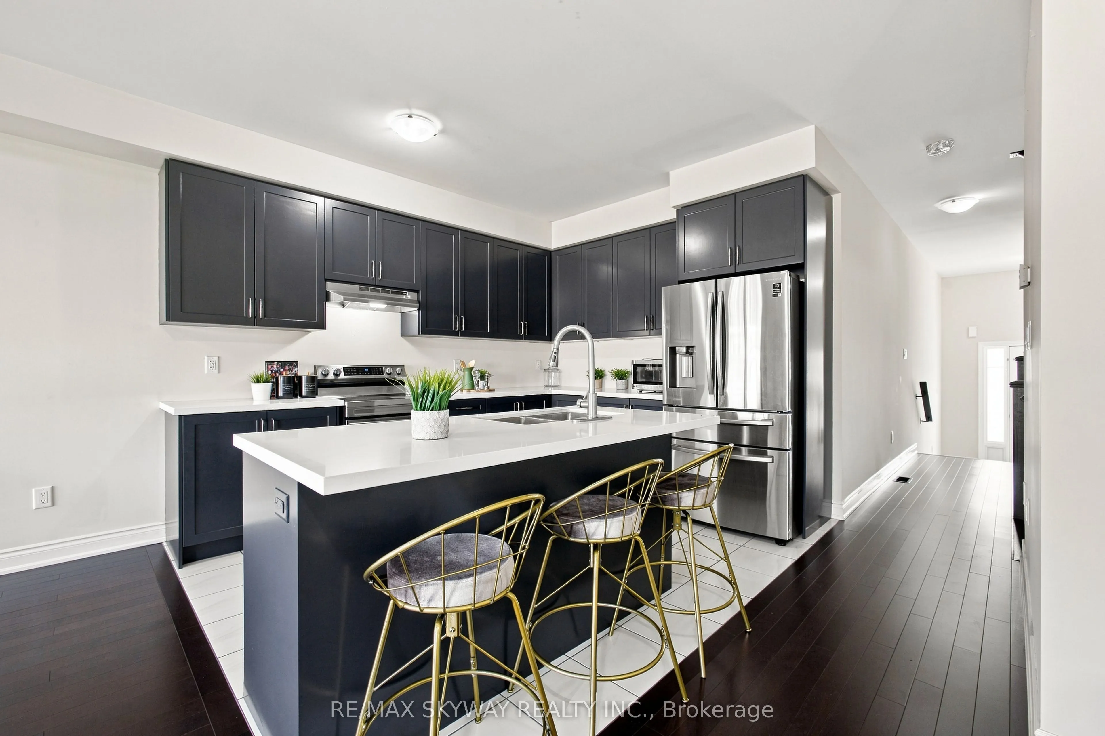 60 Lorne Thomas Place