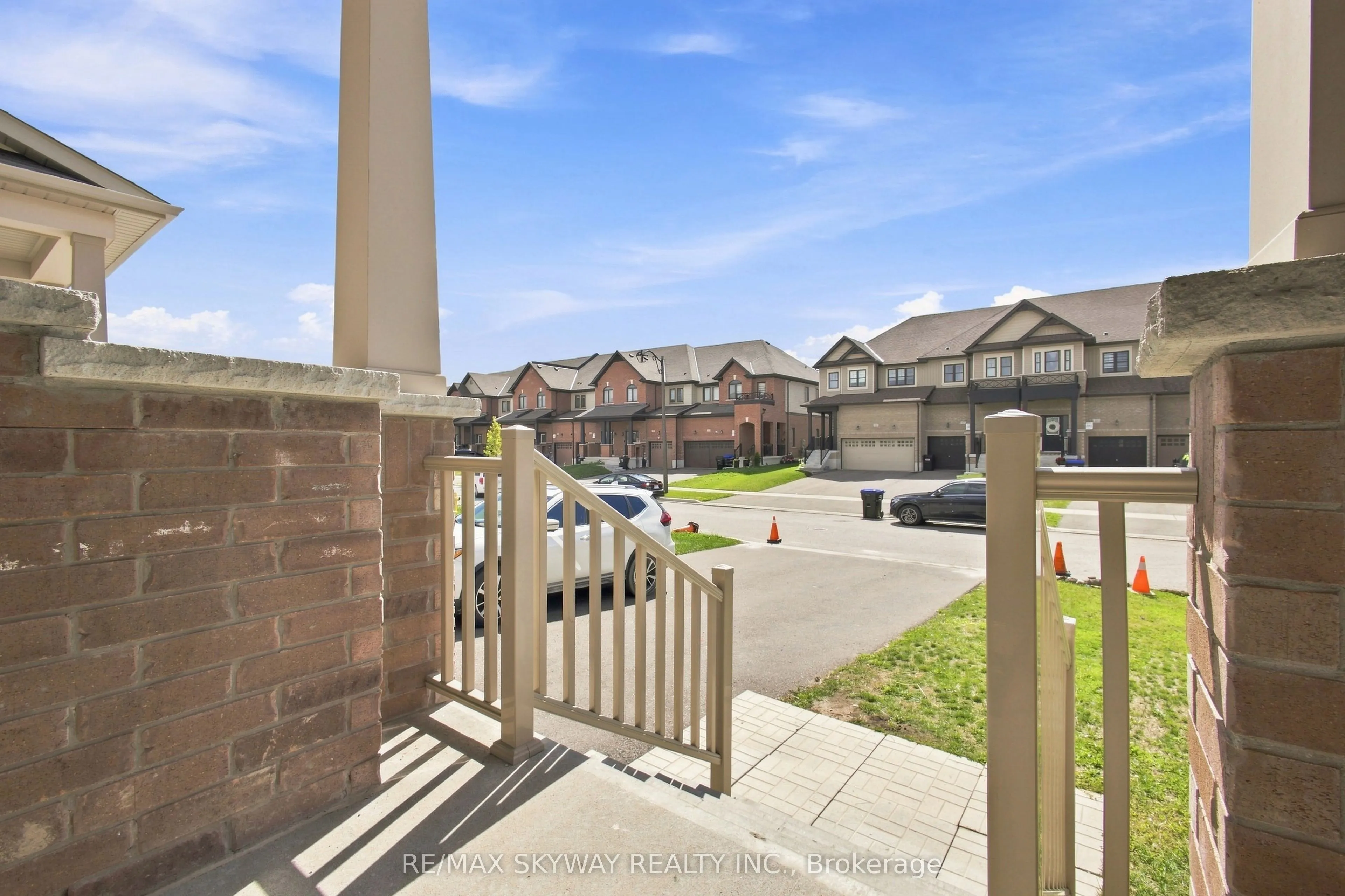 60 Lorne Thomas Place