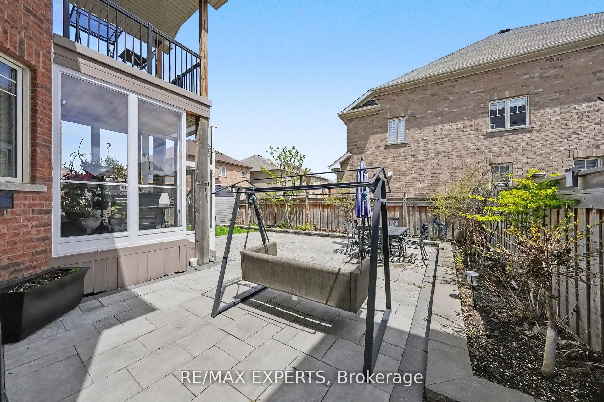 74 Dunrobin Crescent