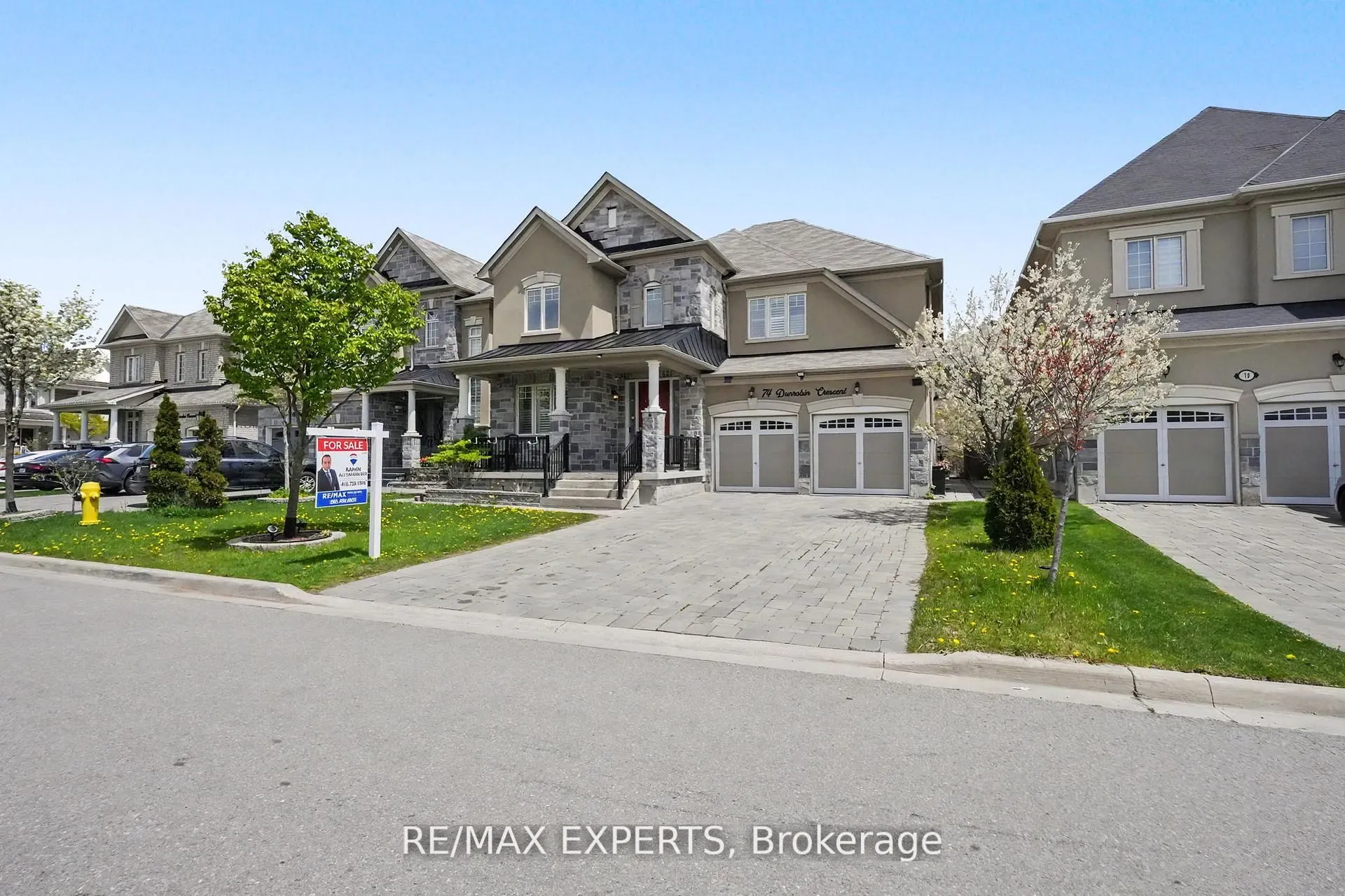 74 Dunrobin Crescent