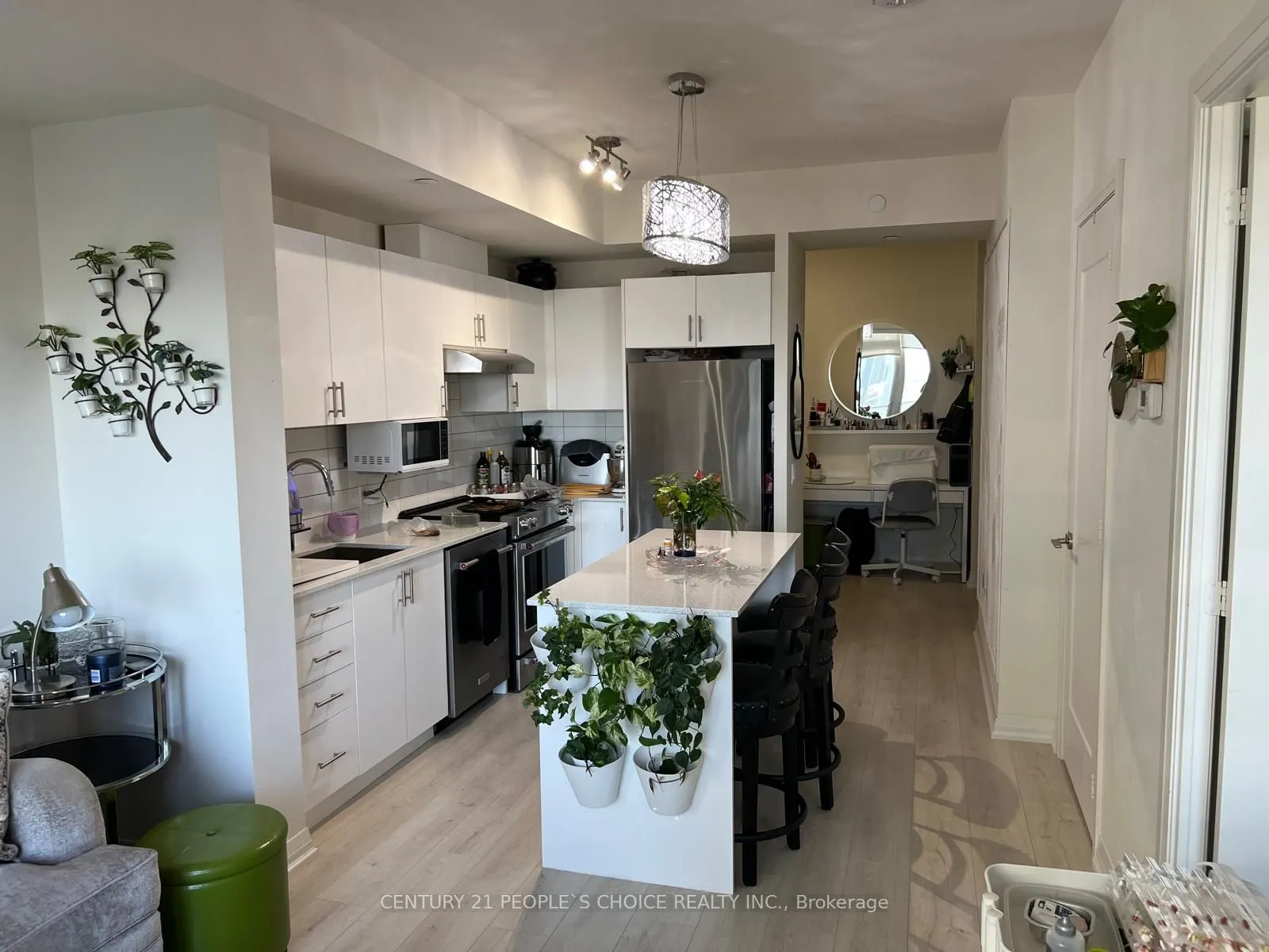 9000 Jane Street #925