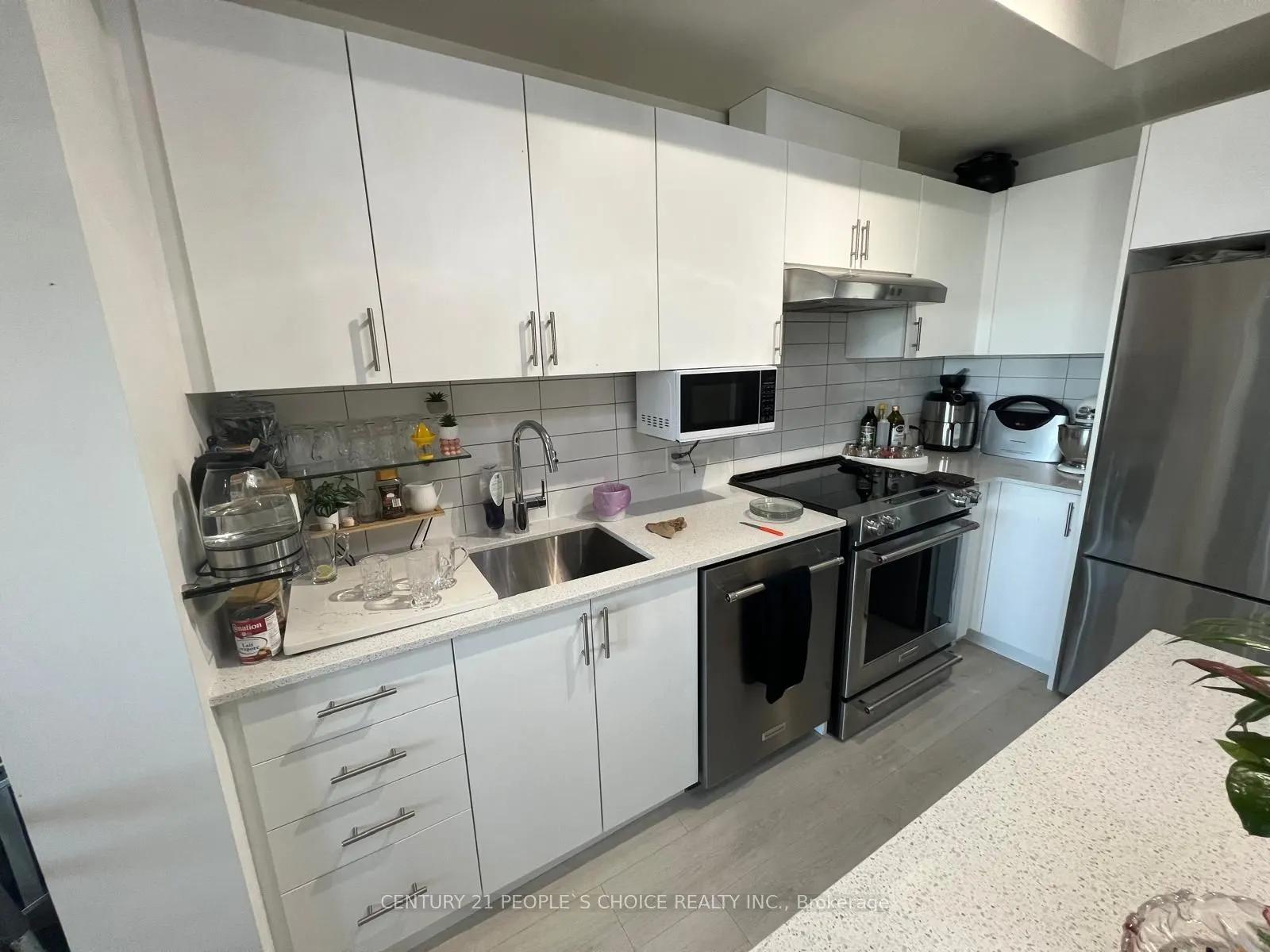 9000 Jane Street #925