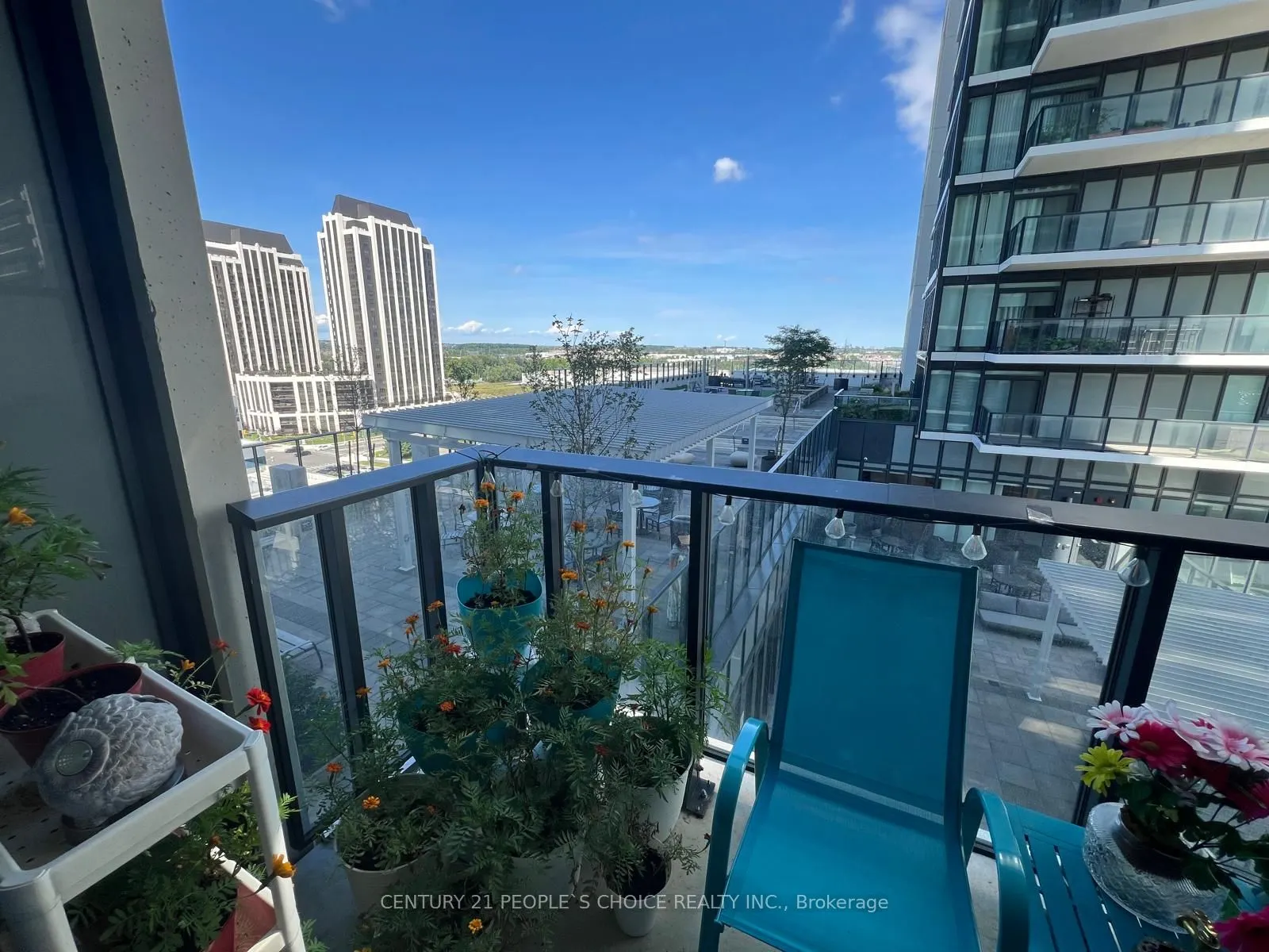 9000 Jane Street #925