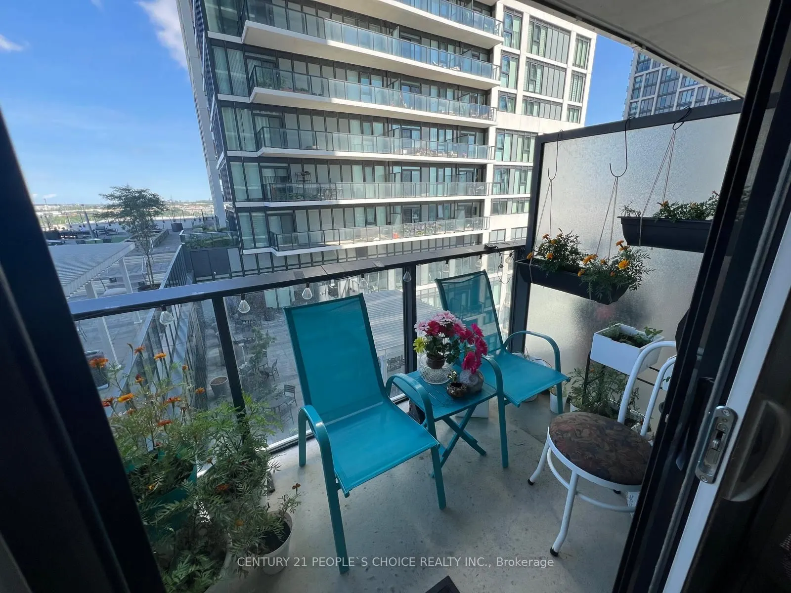 9000 Jane Street #925