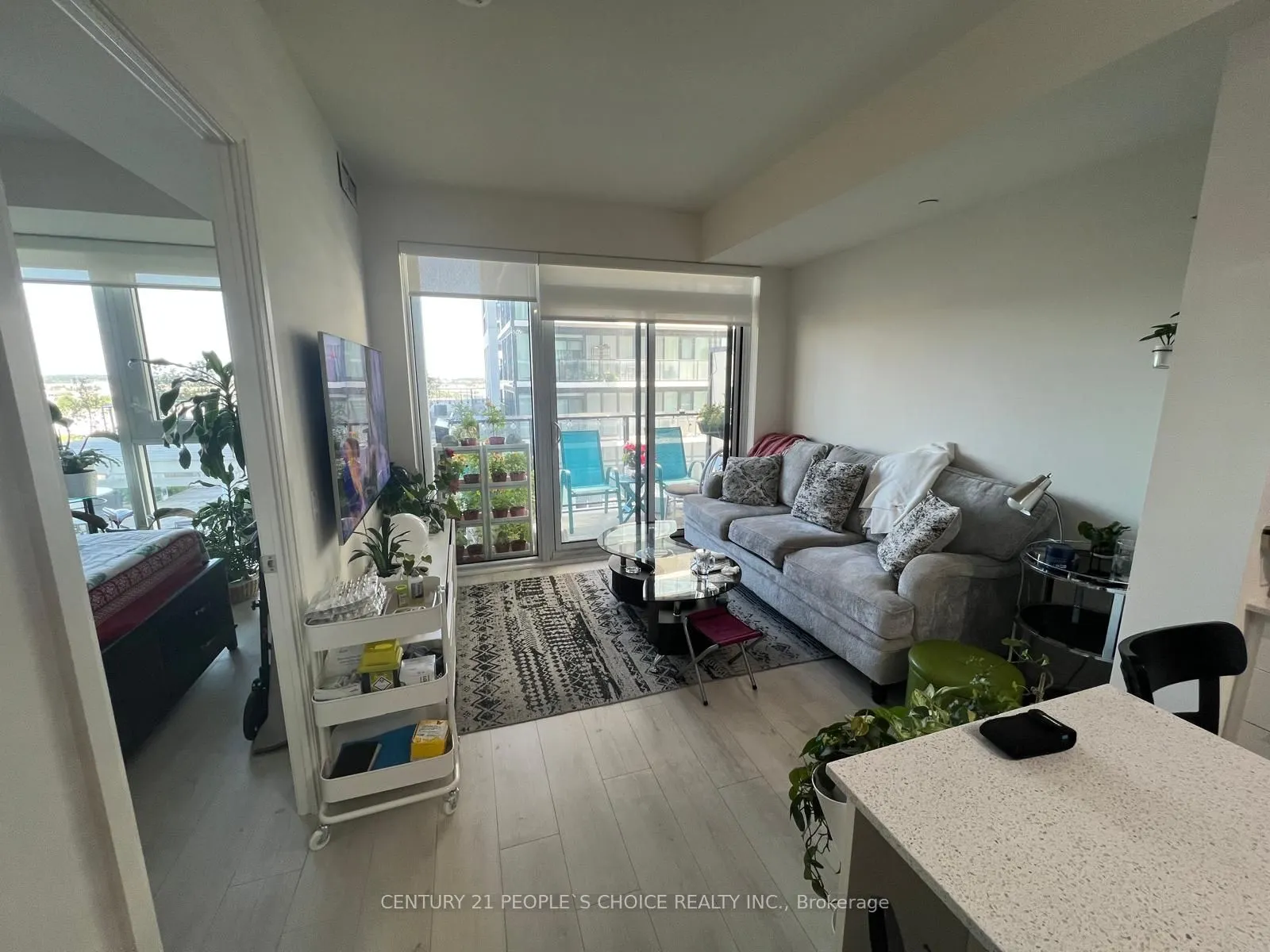 9000 Jane Street #925