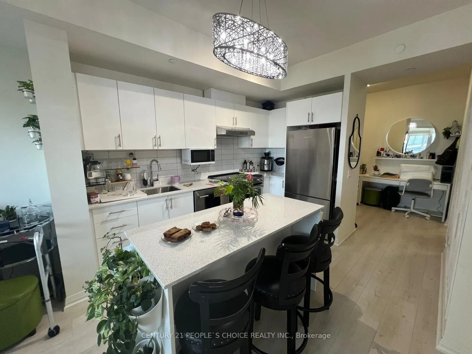 9000 Jane Street #925