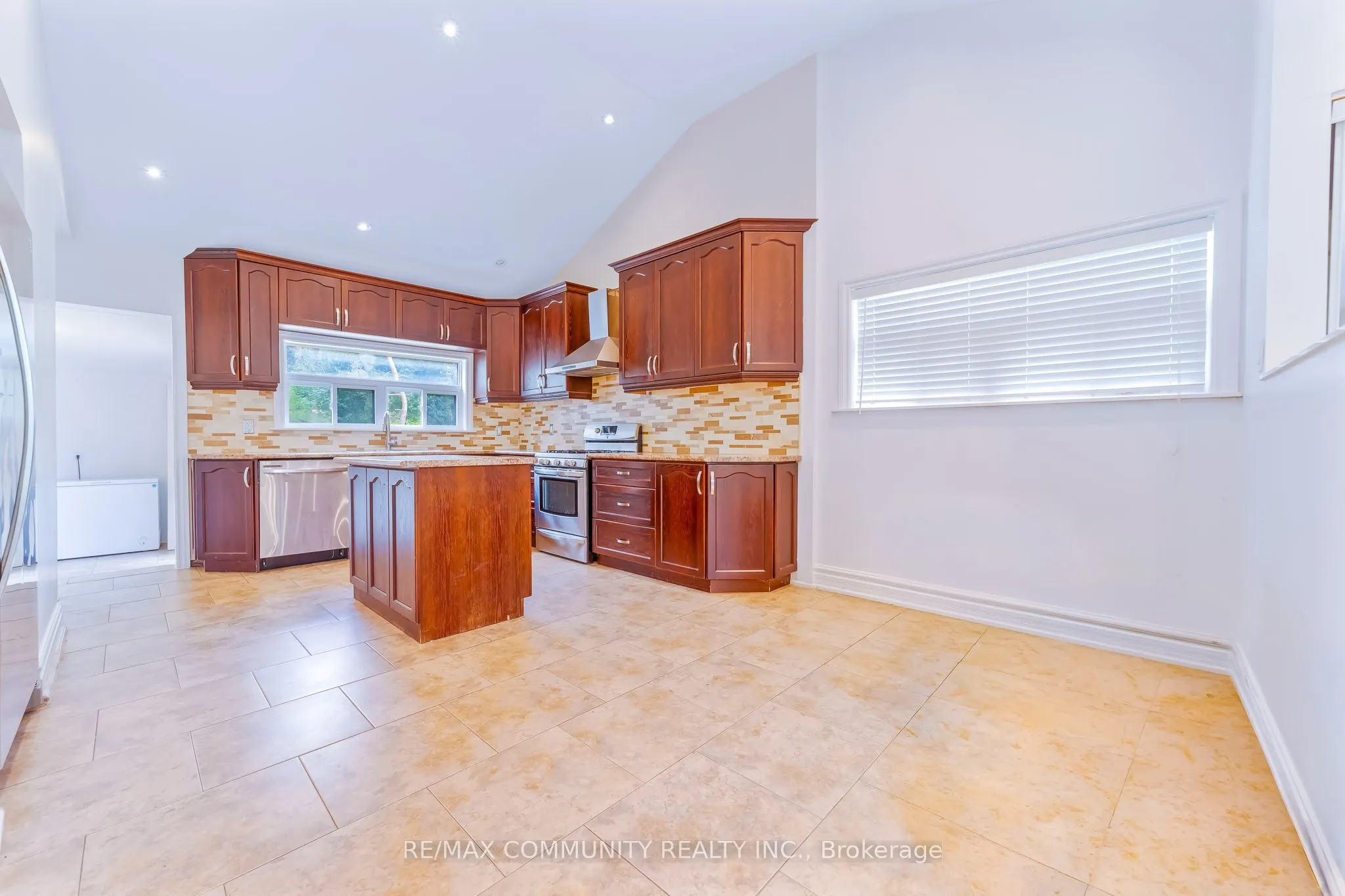 5154 Aurora Road