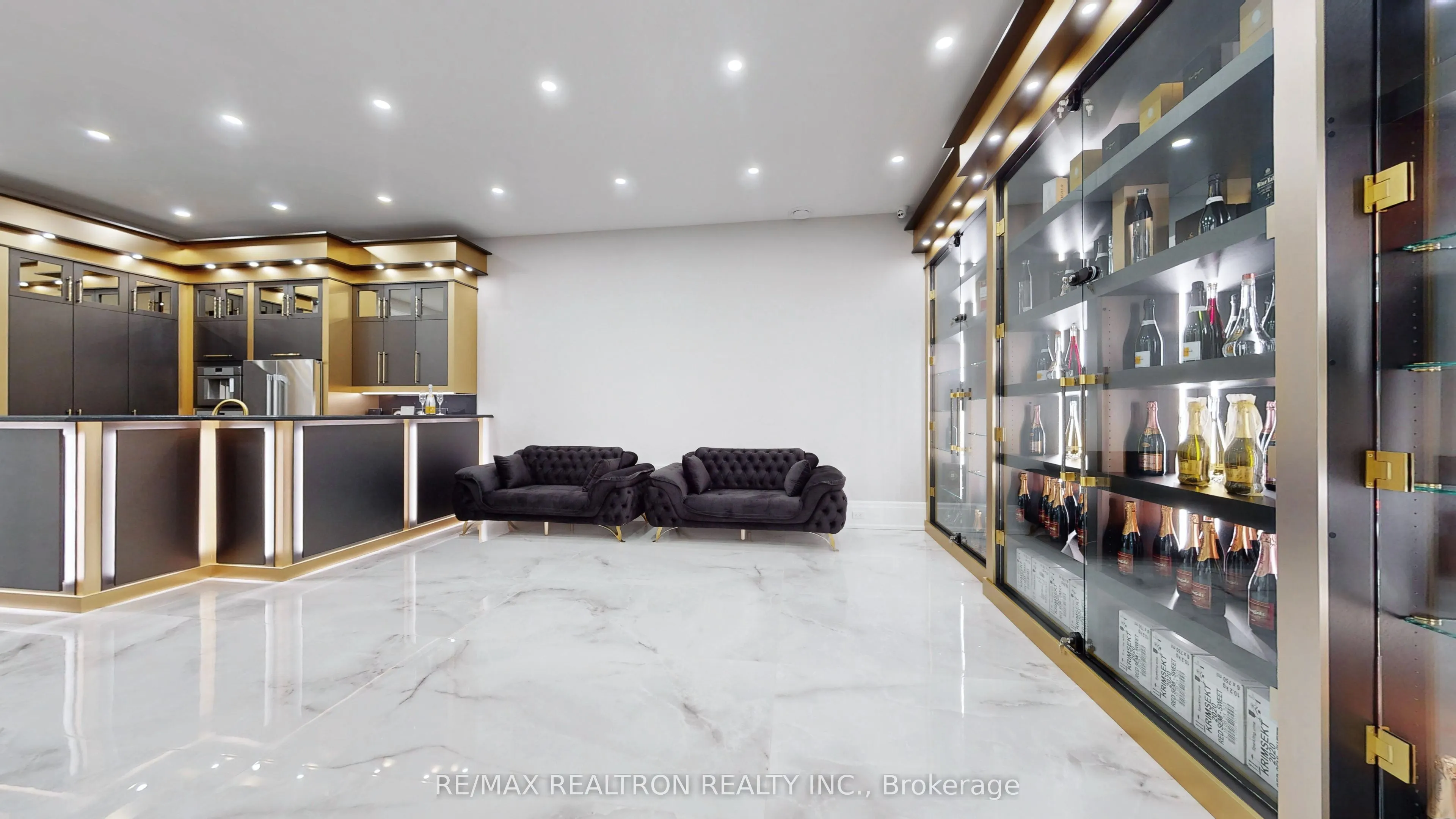 14358 Bathurst Street