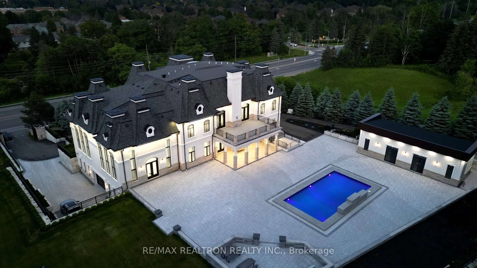 14358 Bathurst Street