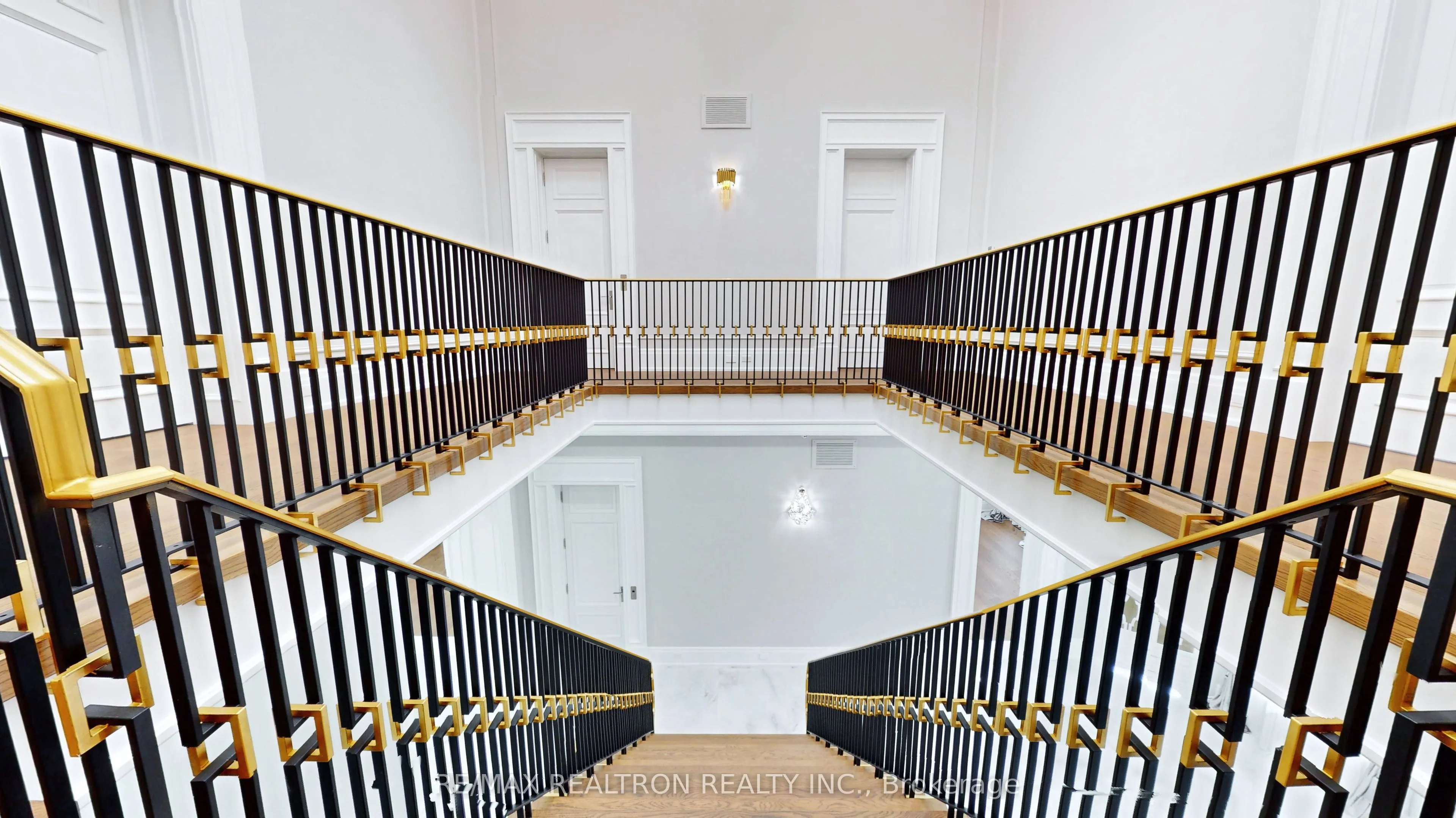 14358 Bathurst Street