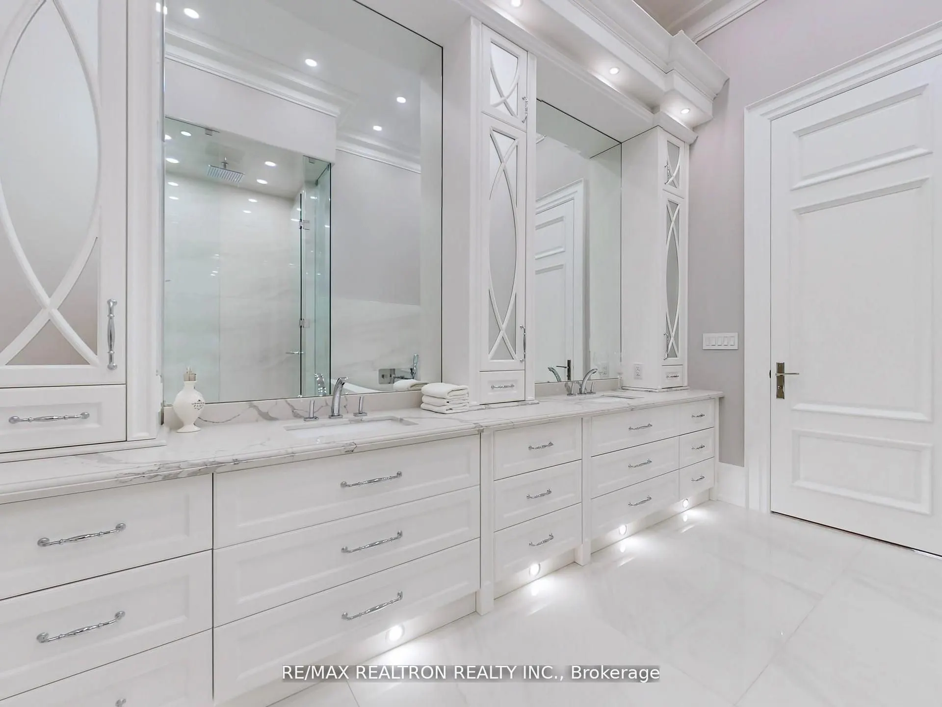 14358 Bathurst Street